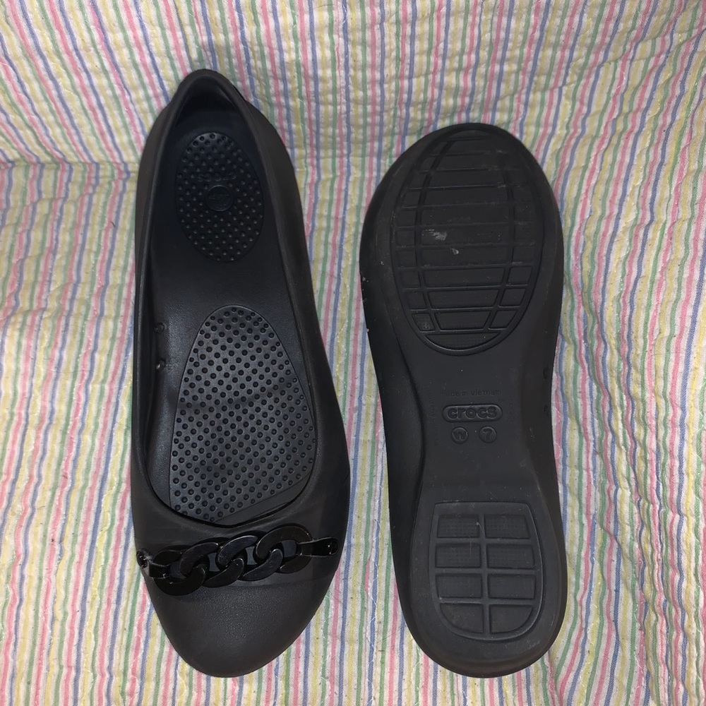 Women’s size 7 crocs flats